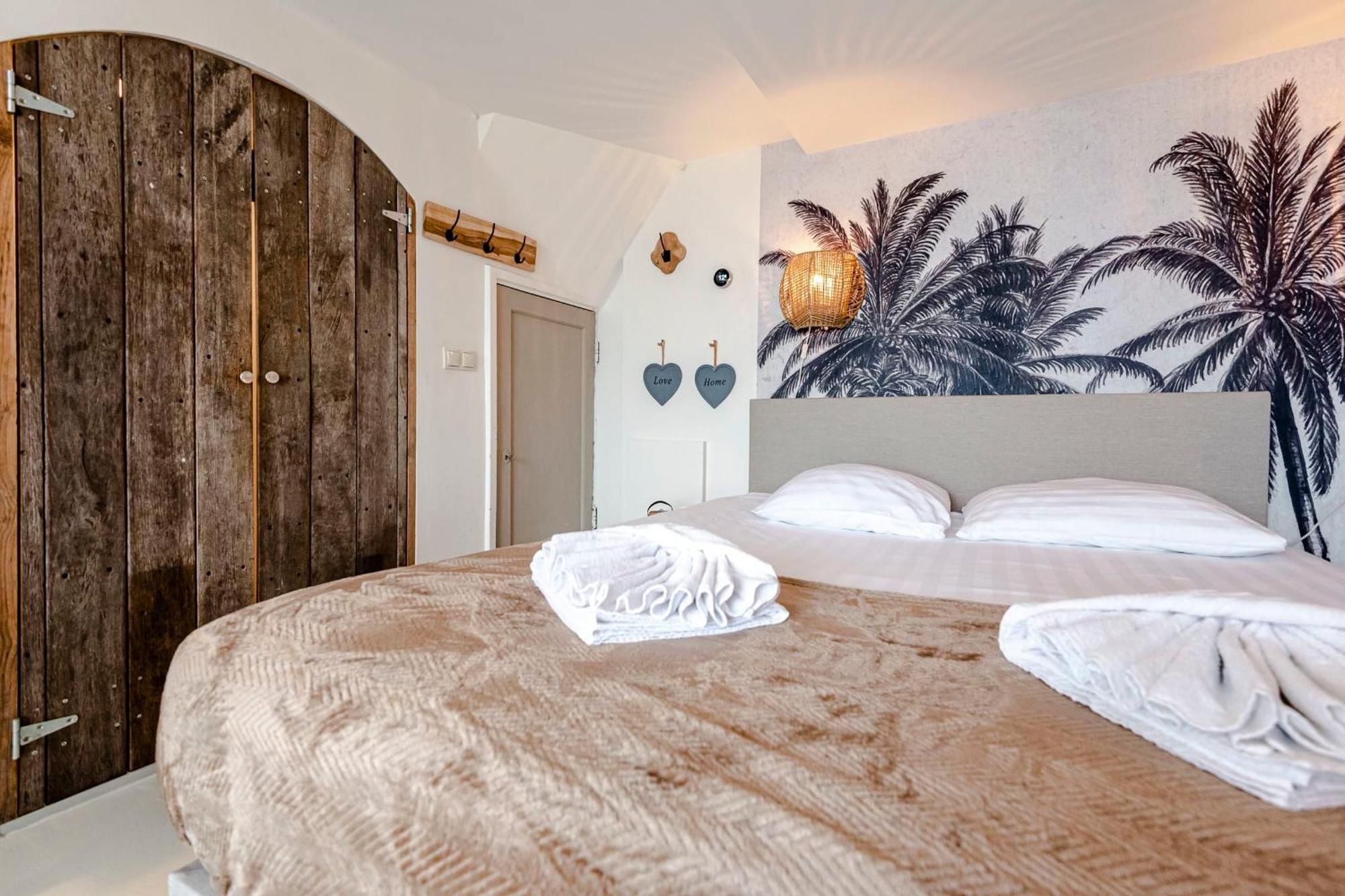 View With A Room Zandvoort With Private Parking Bagian luar foto